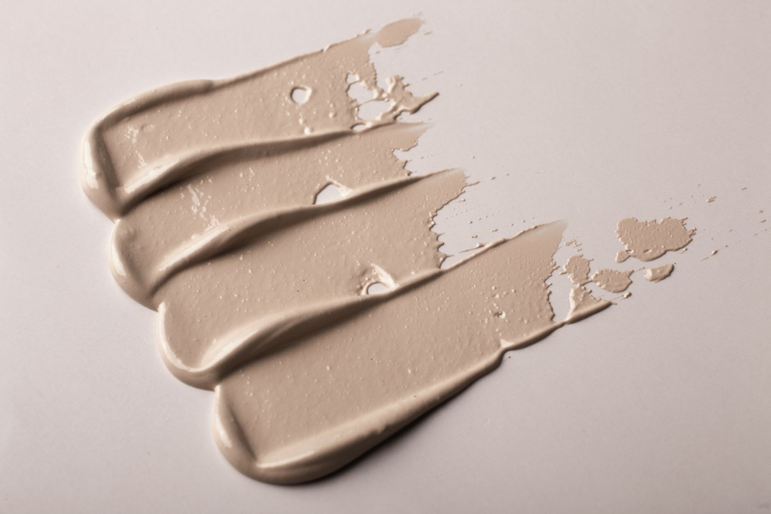 BB crème ou CC crème : laquelle choisir pour votre peau ?